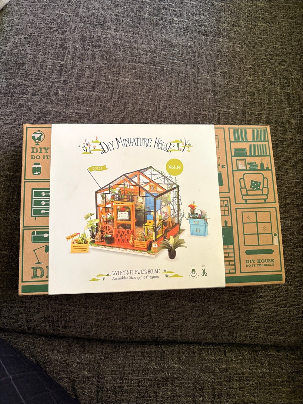 NWT DIY Miniature House Kit - Cathy’s Flower House - White/Green Box